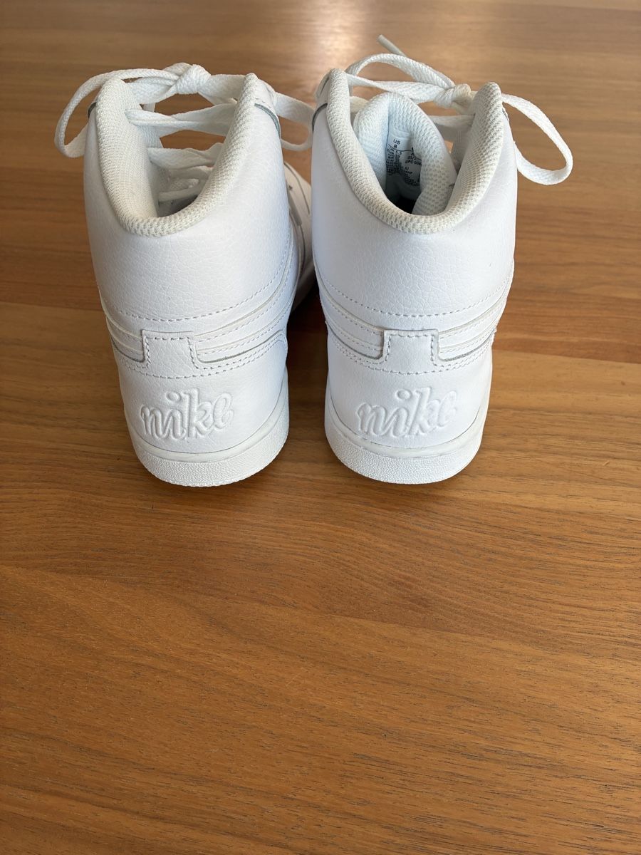 Nike Scarpe da donna: Baskets montantes Nike – Nuovo (secondo la descrizione) da Lausanne venduto da Gabrie 2
