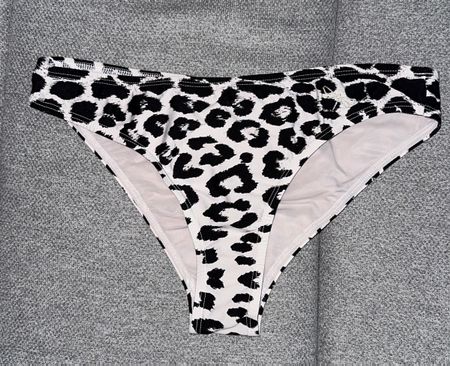 Dragonfly Pole Shorts Leo