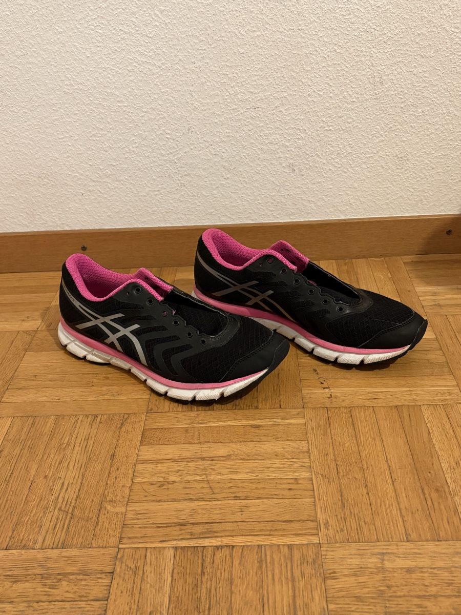 Scarpe da donna: ASICS shoes - size 42.5  – Usato da Genève venduto da ton_h779 1