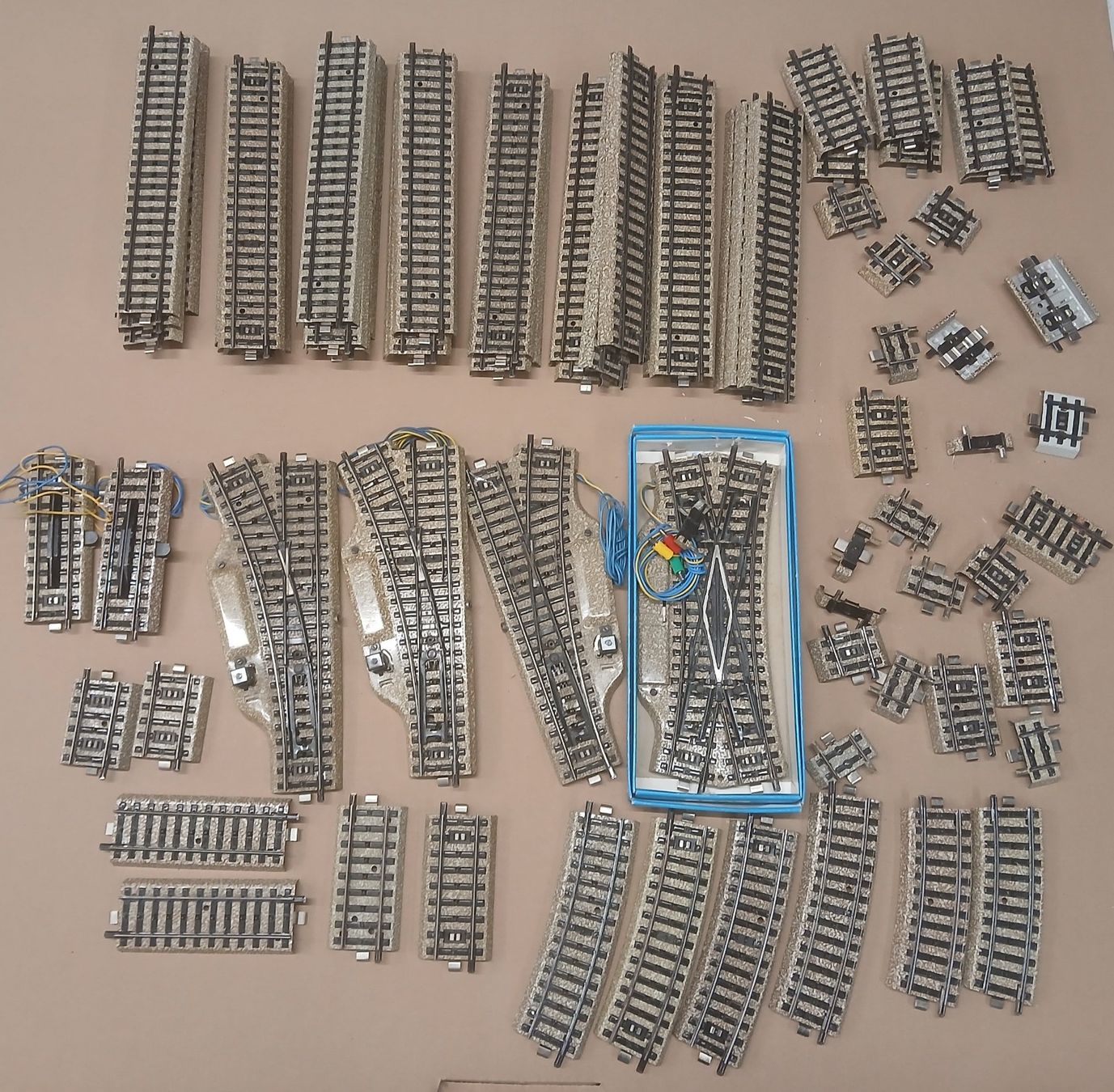 Märklin Modelleisenbahnen: Märklin H0 M-Gleise Lot3 – Gebraucht aus Däniken SO von nitro161
