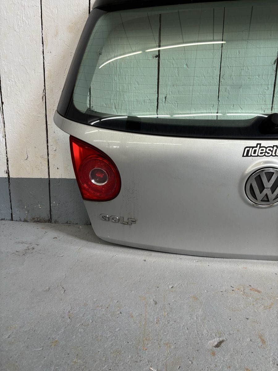Volkswagen Tutti pezzi di ricambio auto: Vw Golf 5 jg 2008 Heckklappe – Usato da Engelburg venduto da schrotti02 3