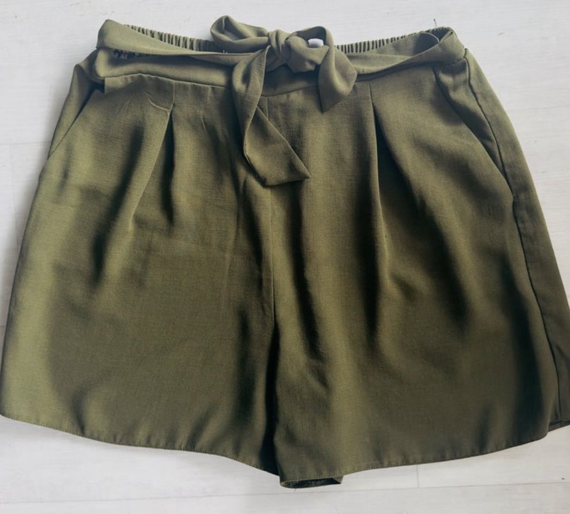 Dorothy Perkins Gonne: Magnifique Short Dorothy Perkins 40 – Usato da Belmont-sur-Lausanne venduto da chu_vxf5