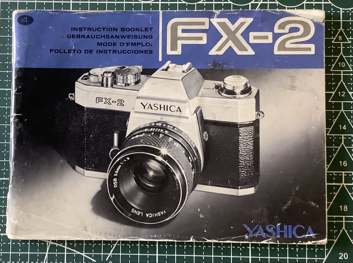 Yashica Fotocamera: Yashica FX-2 Gebrauchsanweisung – Usato da Basel venduto da Imack