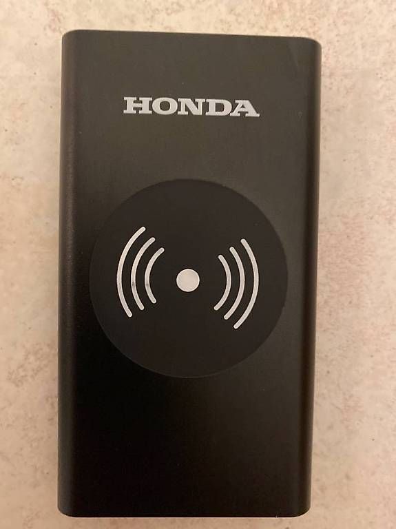 Caricabatterie: Powerbank/chargeur à induction pour smartphone – Usato da St-Sulpice VD venduto da aviron