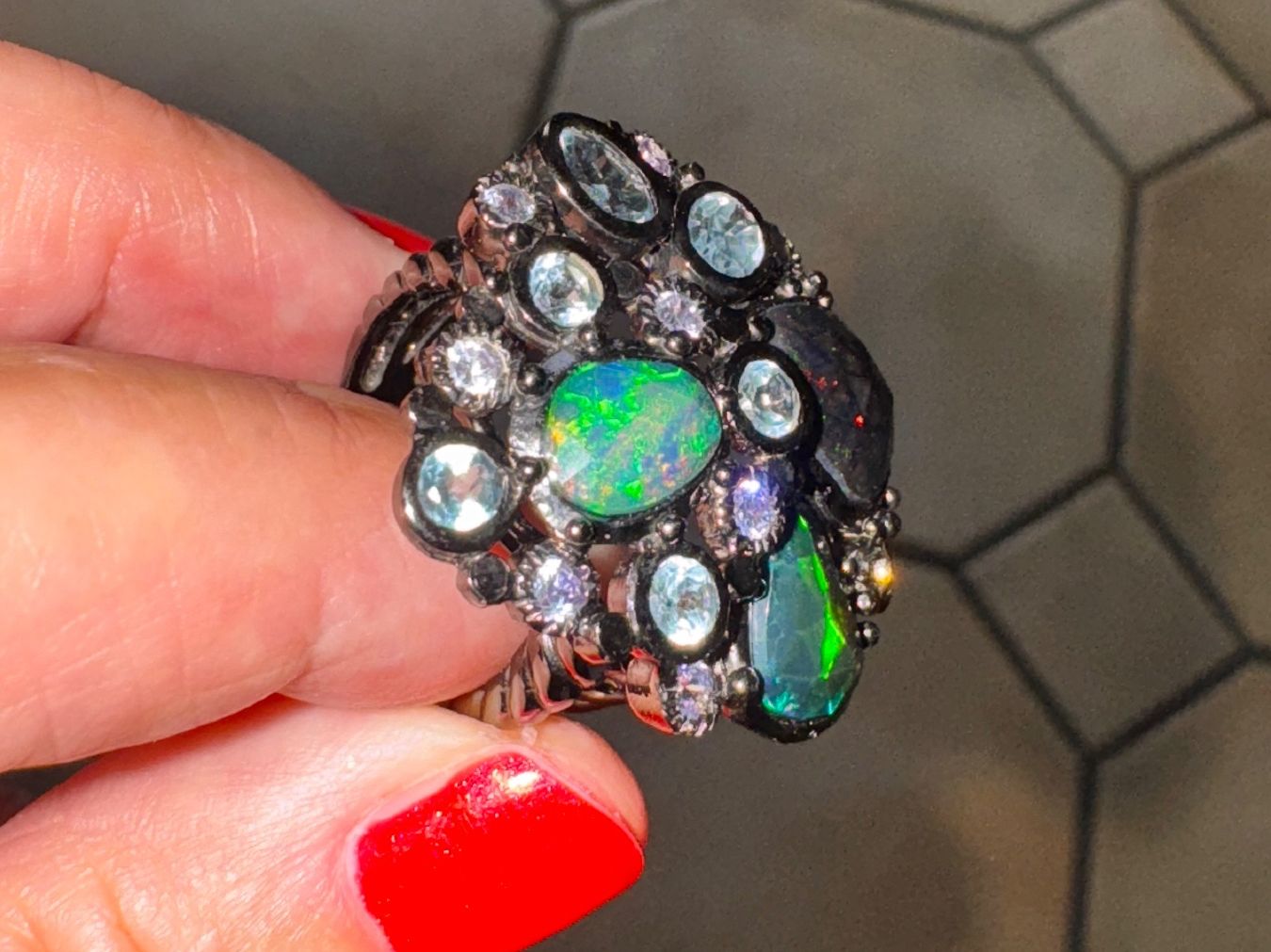 Llan Valls Joies Anelli: Black Opals Blue Topazes Rhodium SS925 Ring – Nuovo (secondo la descrizione) da Birsfelden venduto da Brut 5