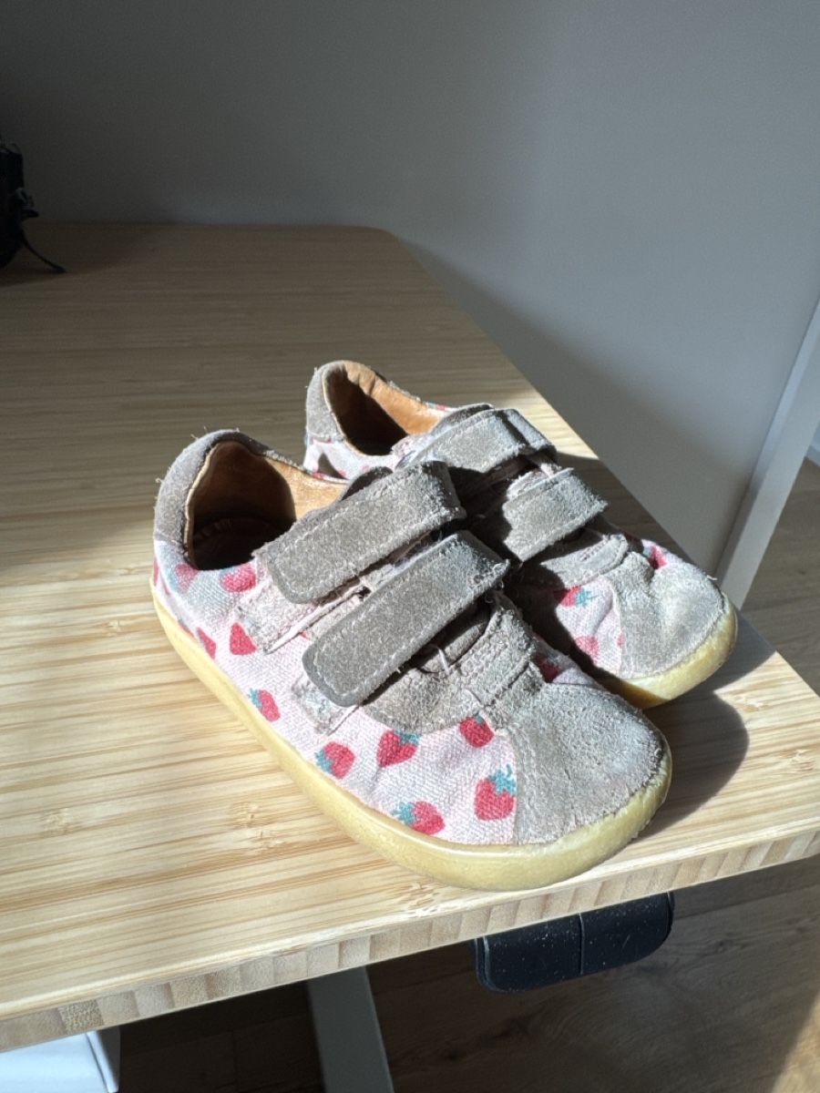 Schuhe für Jungen: Chaussures 24 Mrugala – Gebraucht aus Montreux von canori