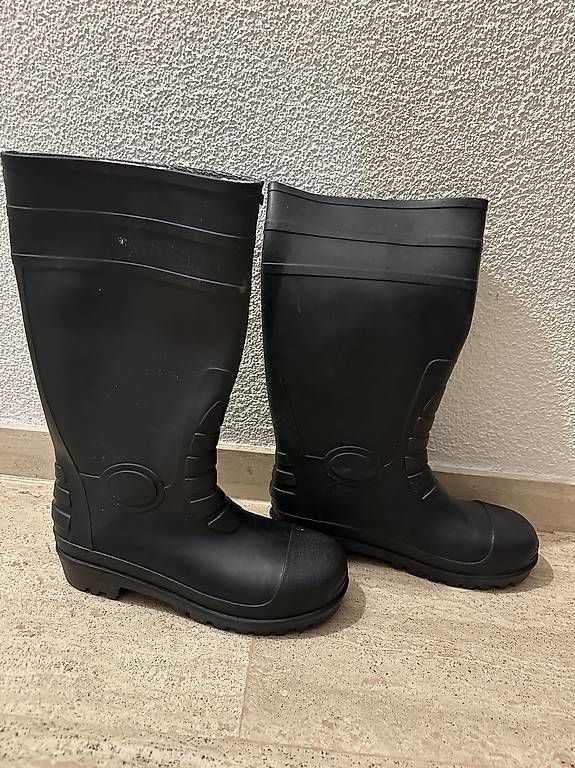 Scarpe da uomo: Gummistiefel Schwarz Größe 40 neu – Usato da Küssnacht am Rigi venduto da mis_skz5