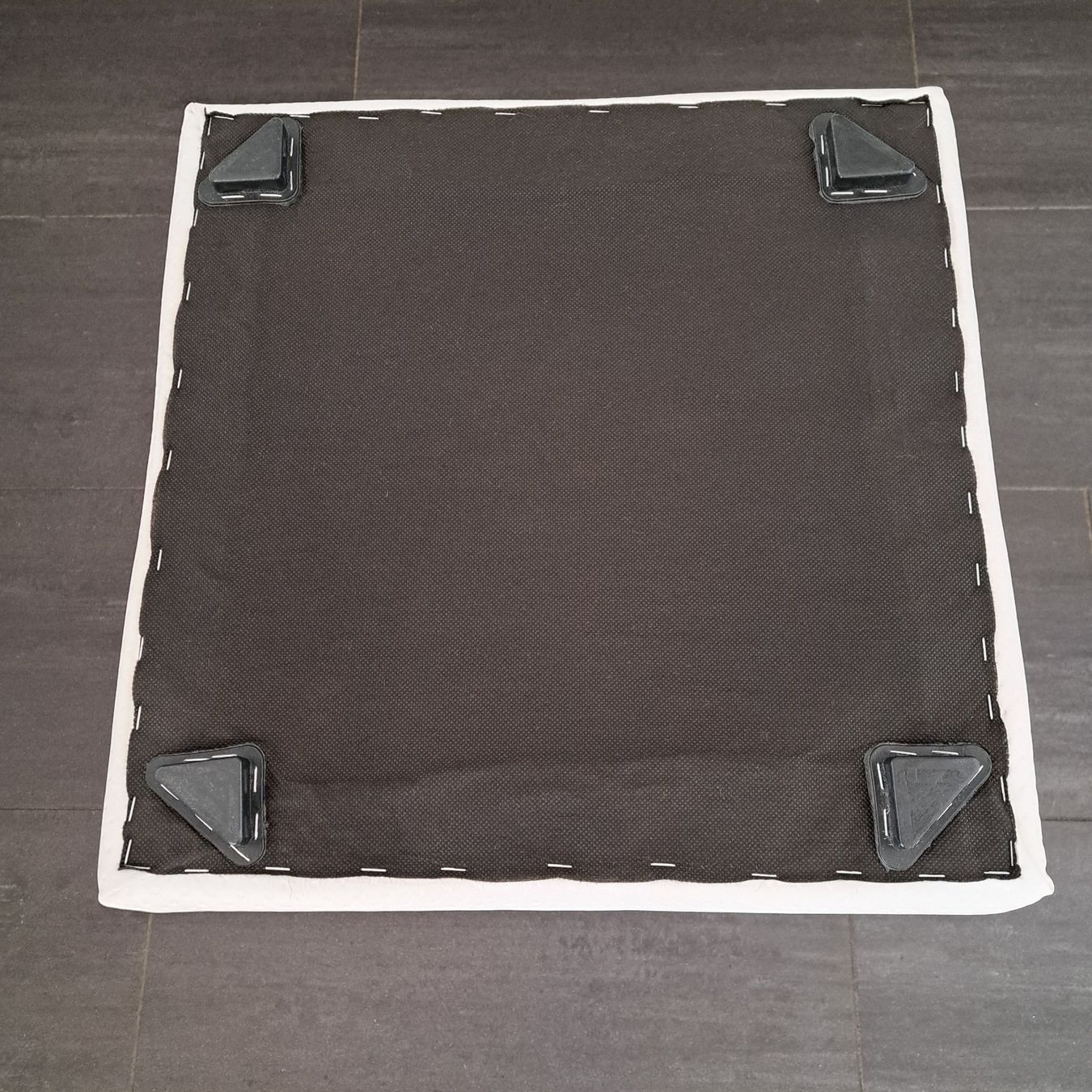 Sgabelli: Neuer quadratischer Hocker weiss – Nuovo (secondo la descrizione) da Hochdorf venduto da Westin05 3