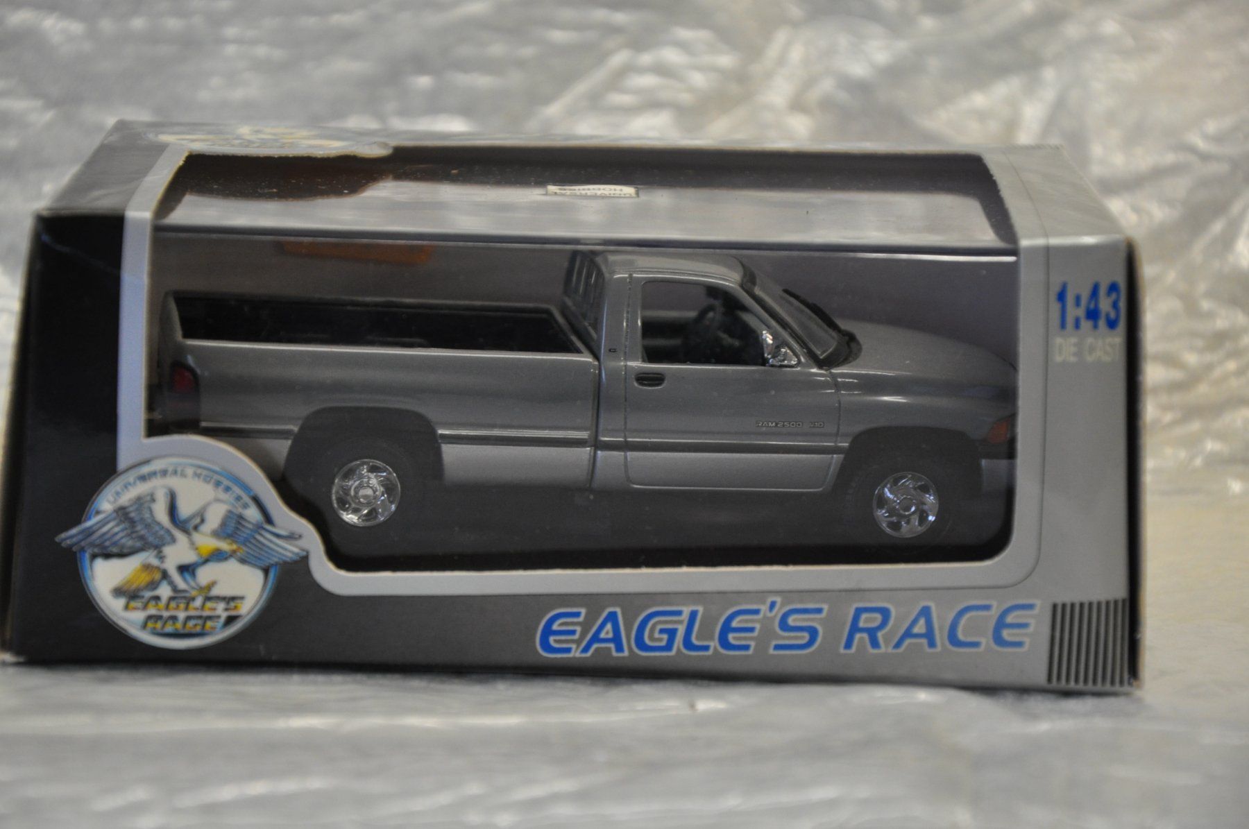 Dodge Modellini d'auto: Dodge Ram 2500 – Nuovo e nell'imballaggio originale da Ebnat-Kappel venduto da Aallerlei