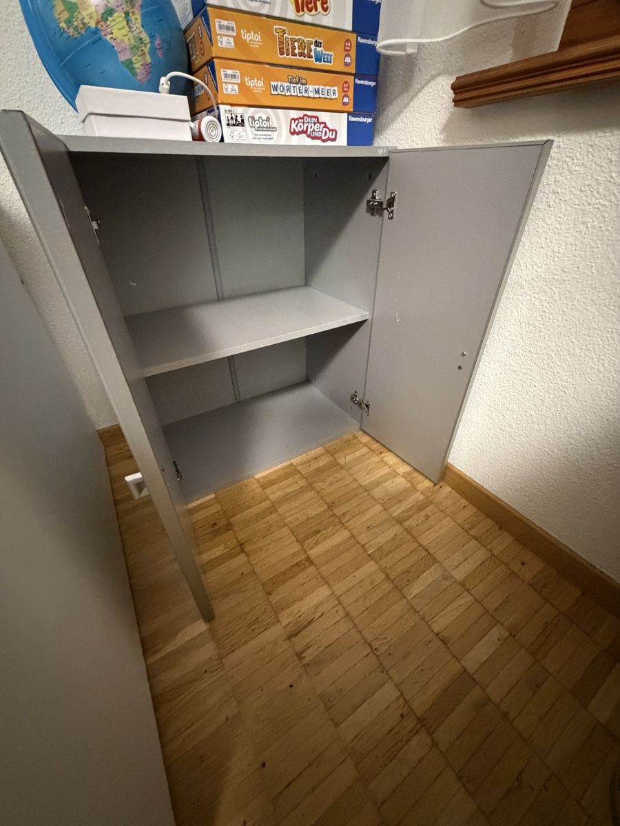 Schränke: Schrank – Gebraucht aus Eschen von Catarinari 1