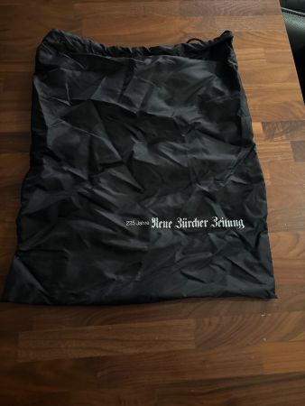 NZZ Schwarze Tasche Turnbeutel Neue Zürcher Zeitung