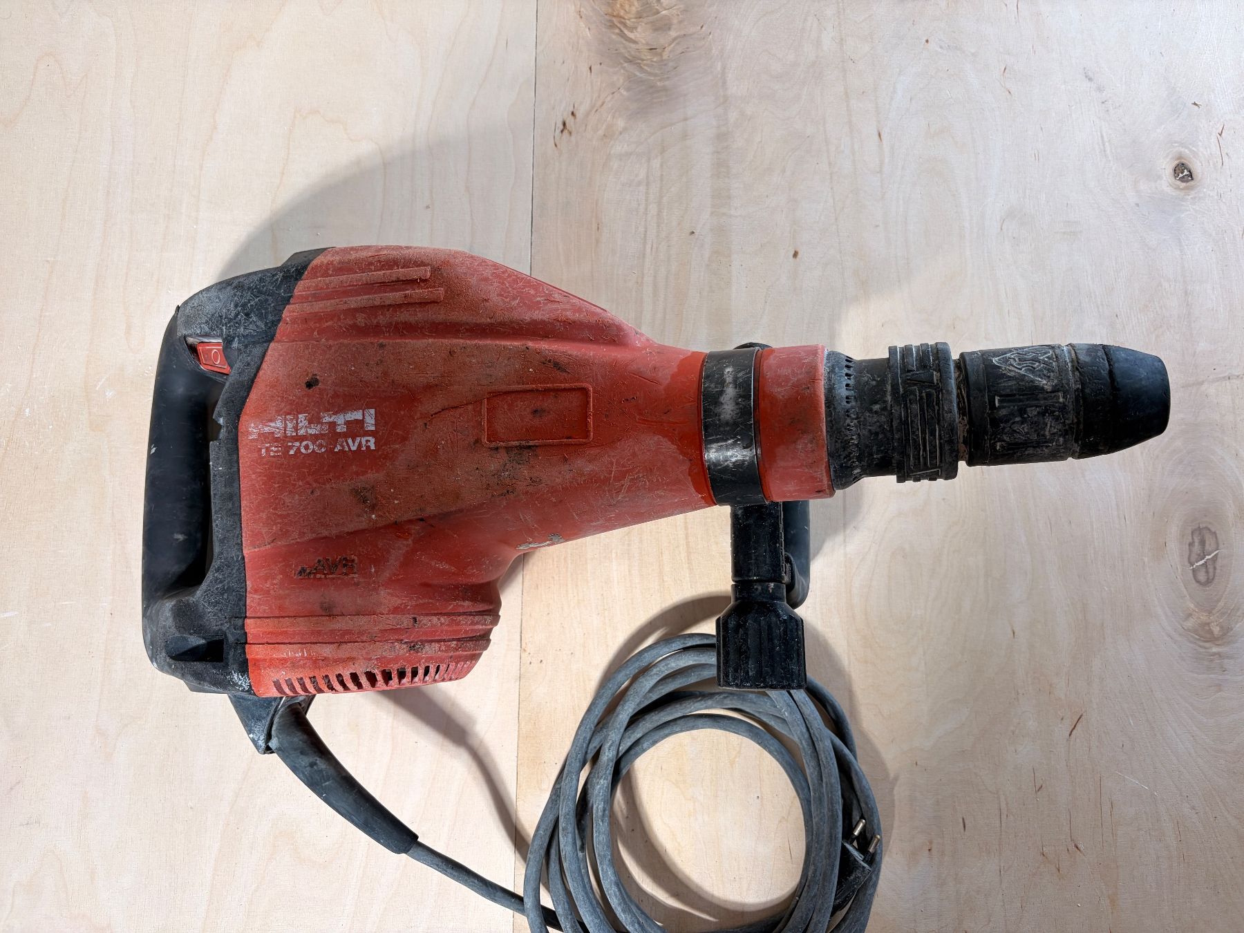 Hilti Tutti gli attrezzi: Hilti TE 700-AVR Spitzhammer – Usato da Zürich venduto da studiobellevue 2