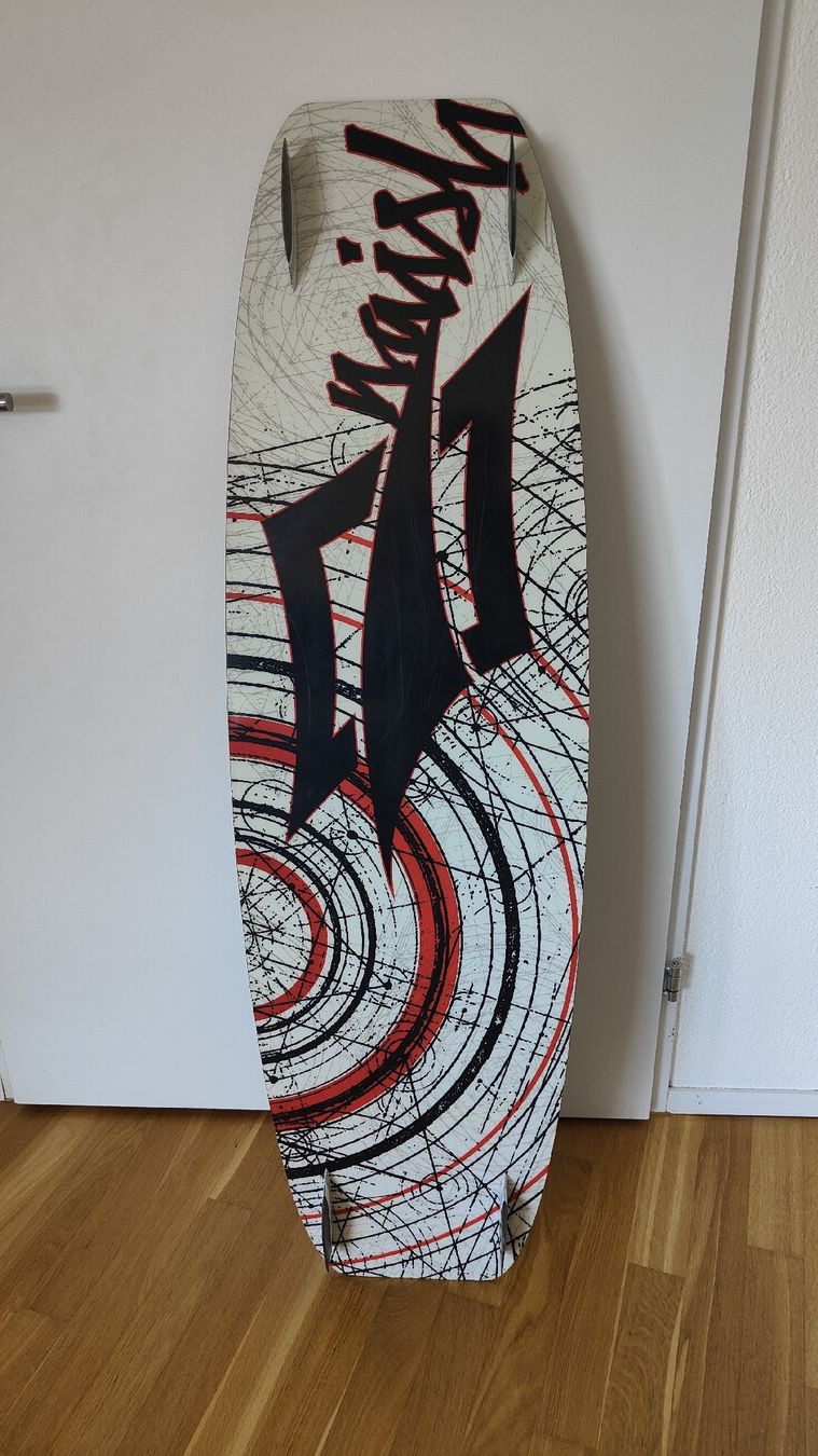 Naish Aquilone: naish haze freeride kiteboard mit bindung 132/39 – Usato da Liestal venduto da Maski11 1
