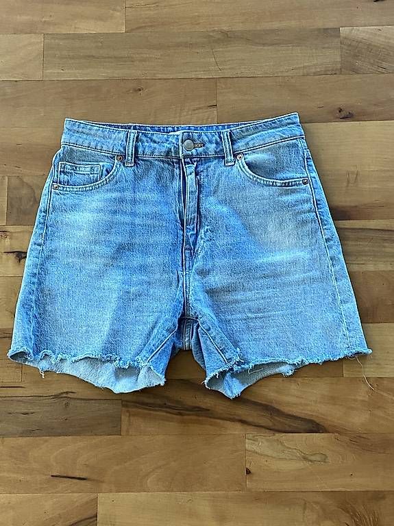 Jeans: Kurze, hellblaue Jeans – Usato da Ellikon a d Thur venduto da sar_l8sf