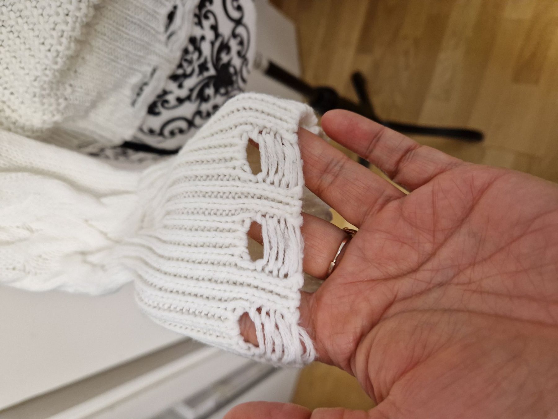 Maglioni & Felpe: Weisser &Orangegelb Strickpullover Gr. M - Destroyed Look – Nuovo (secondo la descrizione) da Glattbrugg venduto da mas_75t2 4