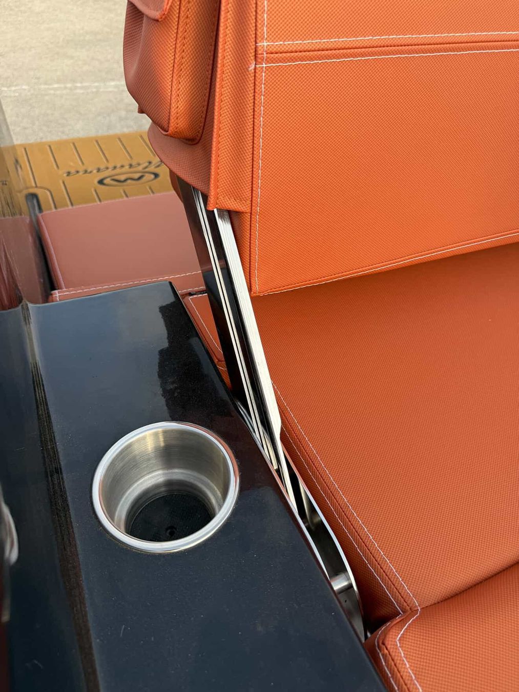 Bateaux: Open Boot mit 8 PS motor – Neuf avec emballage d'origine à Quartino par 5franc 9