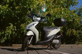 Honda NSC Vision 50 weiss mit Windschutz und Top Case