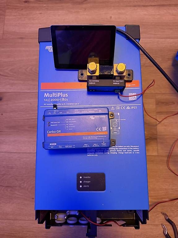 Componenti elettronici: Victron Multiplus 12/2000 mit Cerbo, SmartShunt + Display – Usato da Wetzikon ZH venduto da sander74