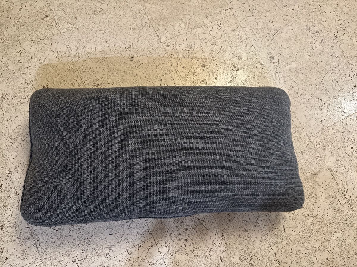 Ikea Coussins: Ikea Vallentuna Sofakissen dunkelgrau  – D'occasion à Niederhünigen par man_7ybw 1