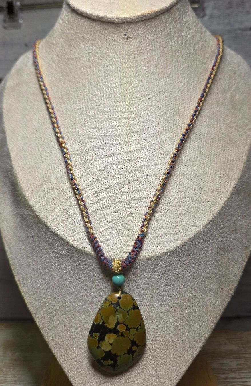 Minerali & Pietre curative: Türkis an Kordelkette – Nuovo e nell'imballaggio originale da Matzingen venduto da Shay_Crystalz 1