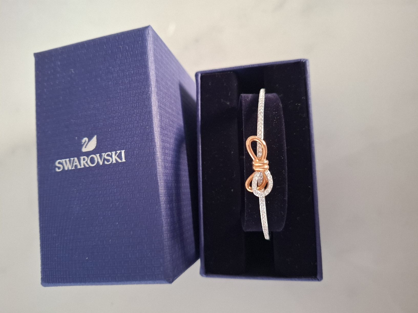 Swarovski Bracciali & Braccialetti: Bracelet Swarovski avec nœud : neuf – Nuovo e nell'imballaggio originale da Farvagny-le-Petit venduto da Scorpion1288