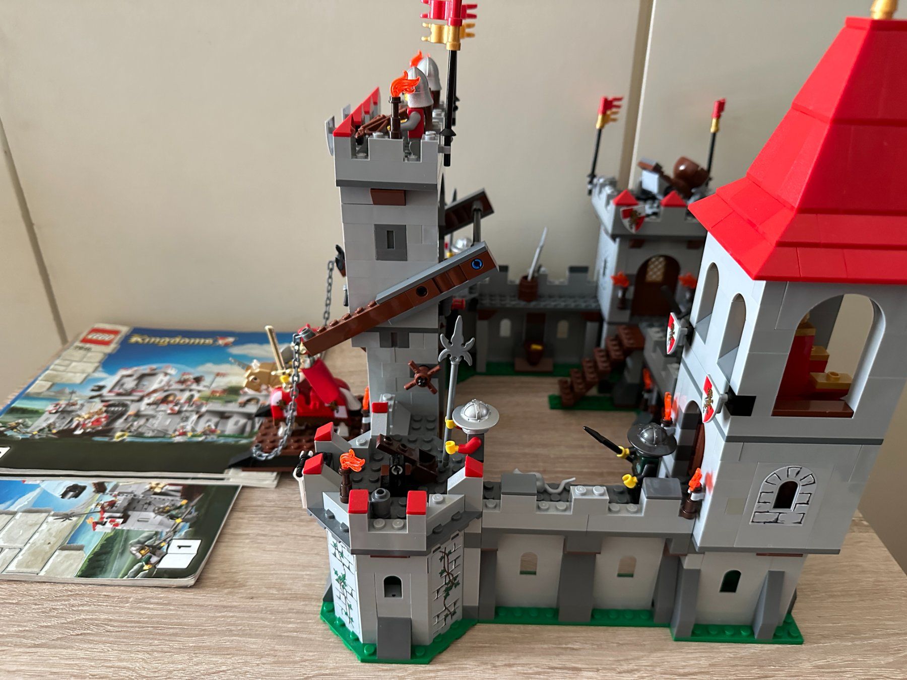 Lego Kit di costruzioni: LEGO 7946 King's Castle – Usato da Basel venduto da Don-Angel 1