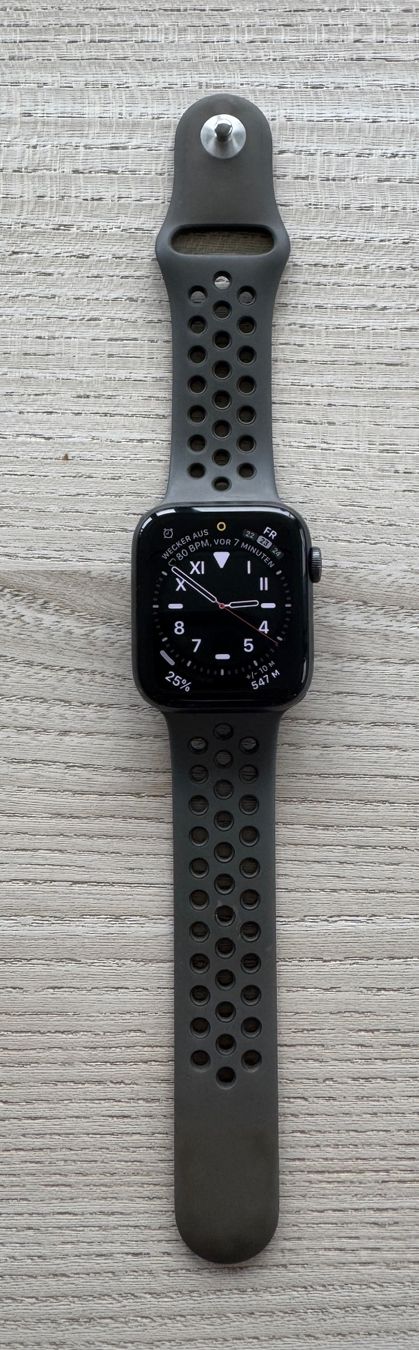 Apple Smartwatch: Apple Watch Series 6 44mm Space Grey Aluminium CEL – Usato da Oberrohrdorf venduto da Peewee15 4