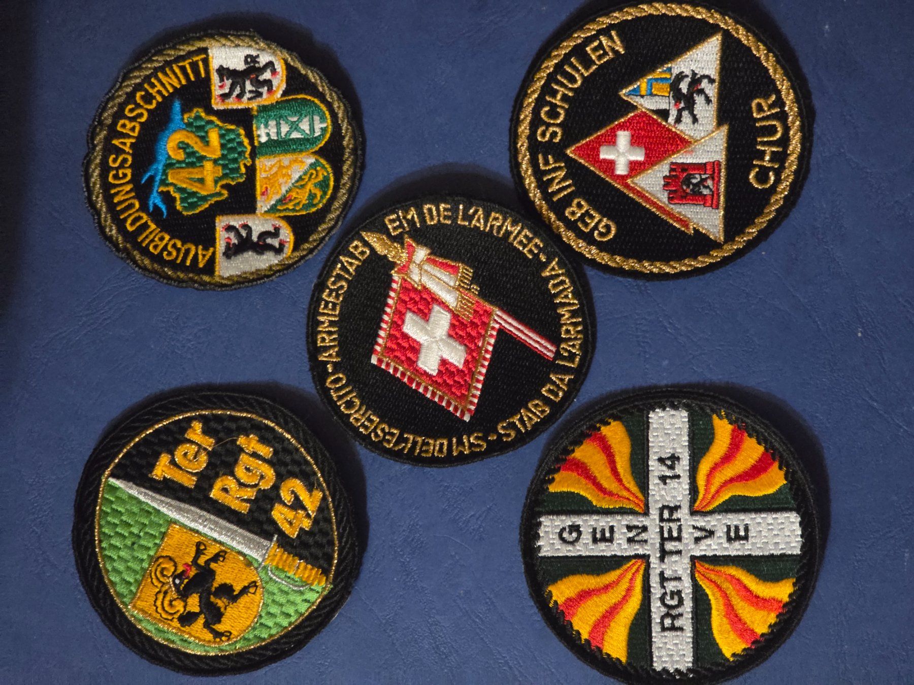 Schweizer Armee Placchette & Badge: 5 Armée Abzeichen Badge – Nuovo (secondo la descrizione) da Prangins venduto da AdjEM08