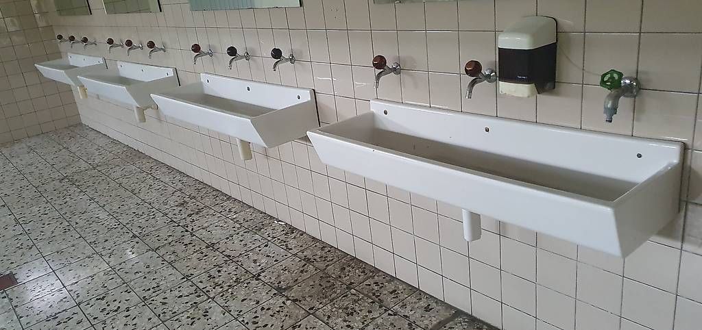 Teiche & Zierbrunnen: Schulwandbrunnen- Lavabo, gross – Gebraucht aus Winterthur von BauTeilLaden2000 3