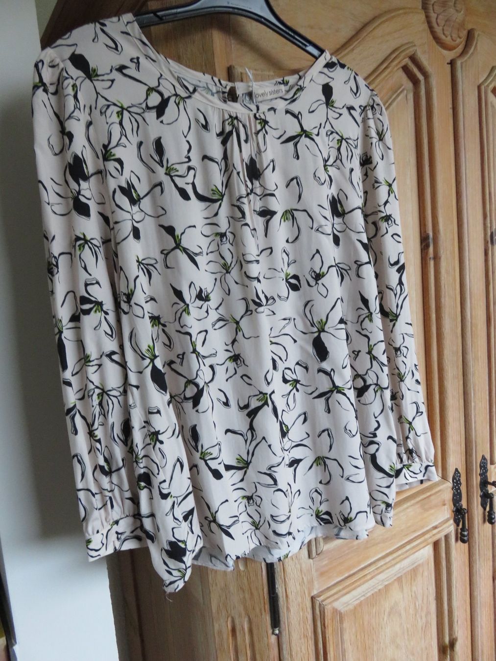 Camicette: NEUE BLUSE Gr. 46 von LOVELY SISTERS – Nuovo e nell'imballaggio originale da Lachen SZ venduto da portofino01 1