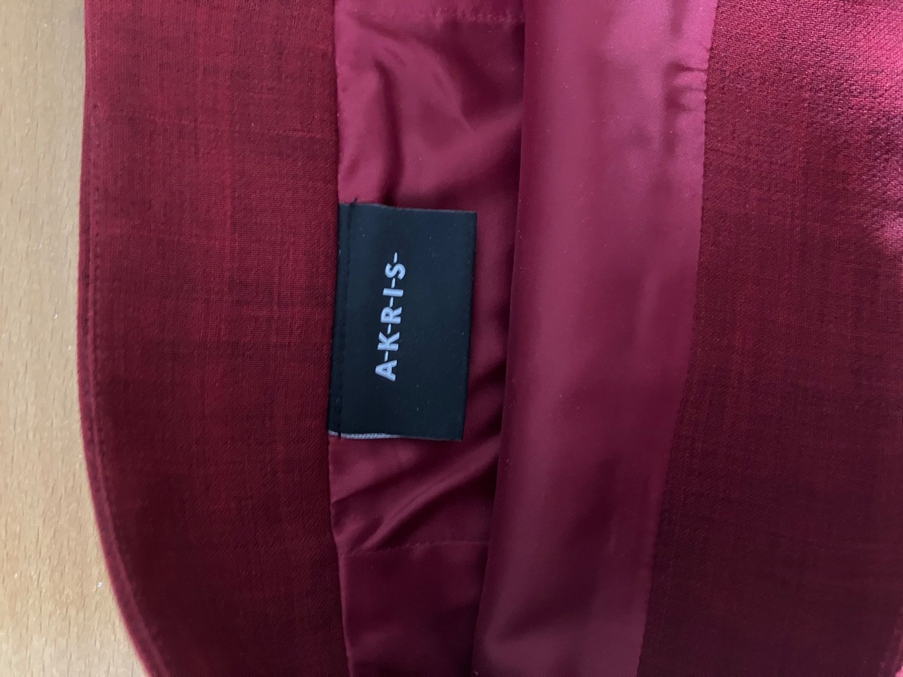 Akris Gonne: AKRIS Jupe rot spezielles Modell – Usato da Dachsen venduto da eselwelpe 3