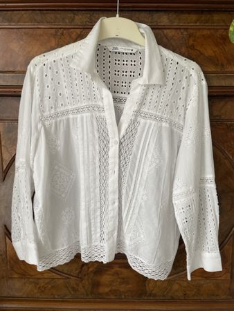 Schöne Stickerei-Bluse ZARA M made in India weiss