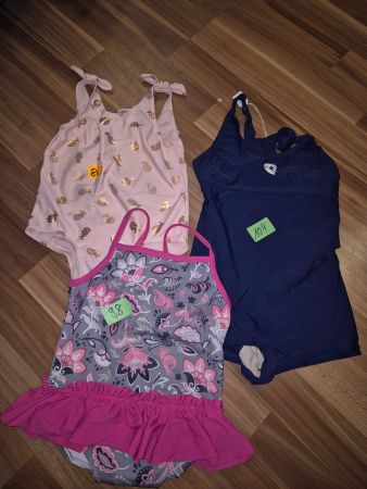 1 Badeanzug nach Wahl 86 98 oder 104 K2