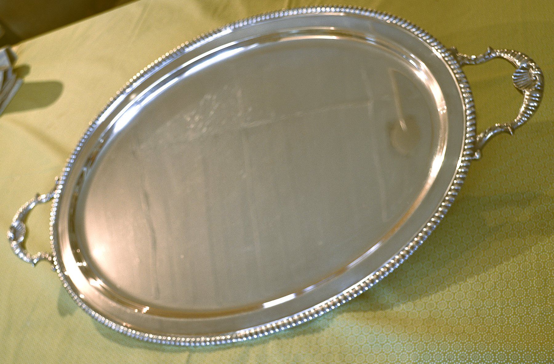 Plateaux: Servierplatte versilbert 43x60cm mit griffen – D'occasion à Beinwil am See par Sonne1946