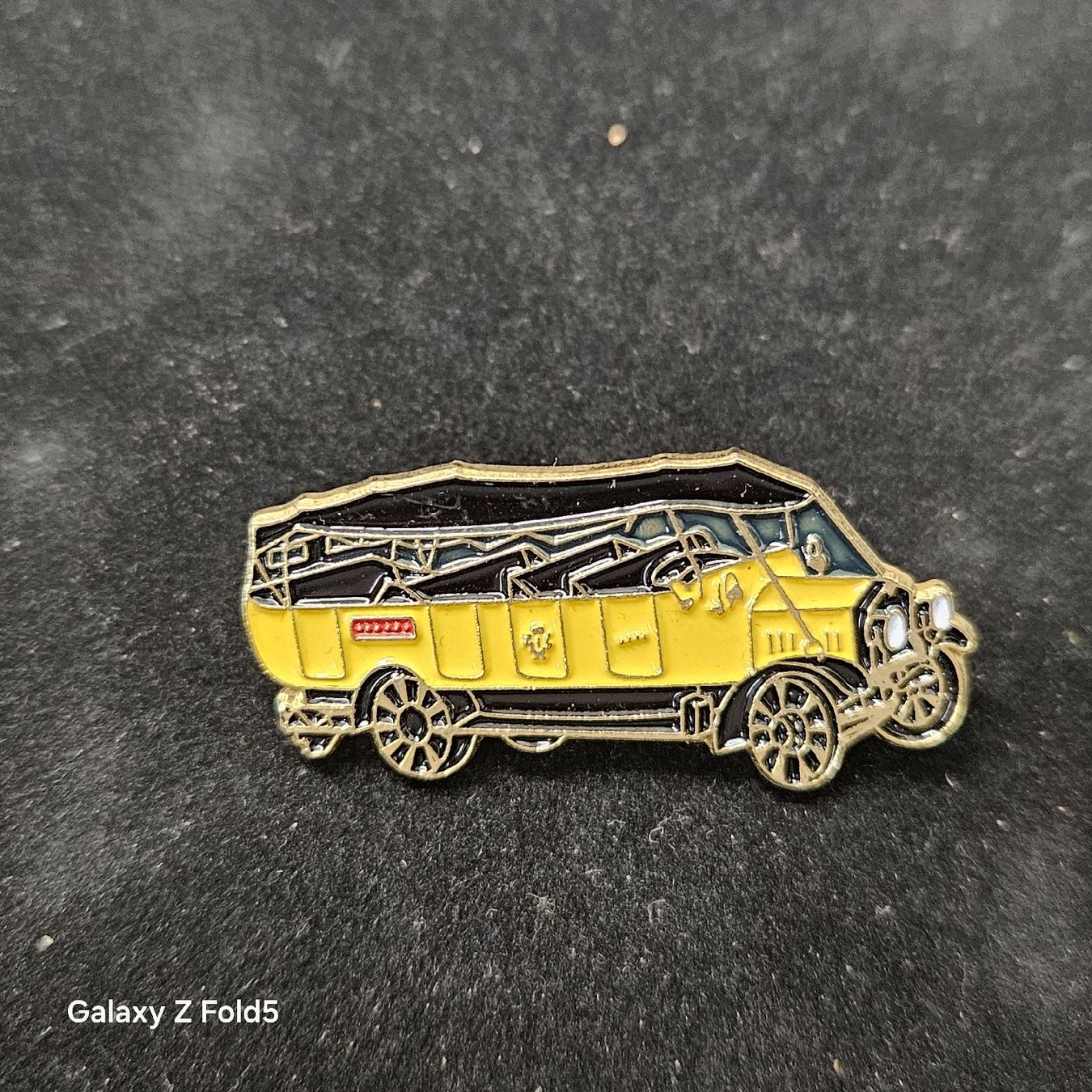 Plaketten & Abzeichen: Pin/Anstecker Saurer Postauto Oldtimer. – Neu (gemäss Beschreibung) aus St. Gallen von urs_j5tp