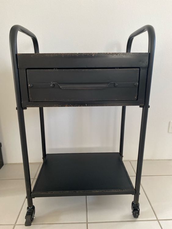 schwarzer-servierwagen-im-industrial-style-mit-schublade-gebraucht