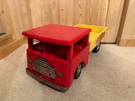 Camion Wisa Gloria des années 50-60 rouge et jaune