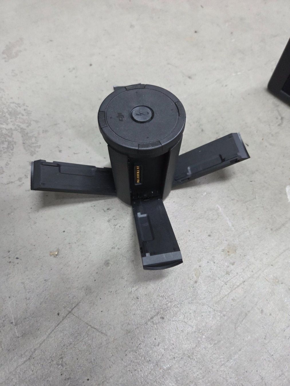 DJI RC Modellbau: DJI Inspire 2 Drohne mit Zubehör, Top Zustand! – Gebraucht aus Oberhasli von General-Dealer 9