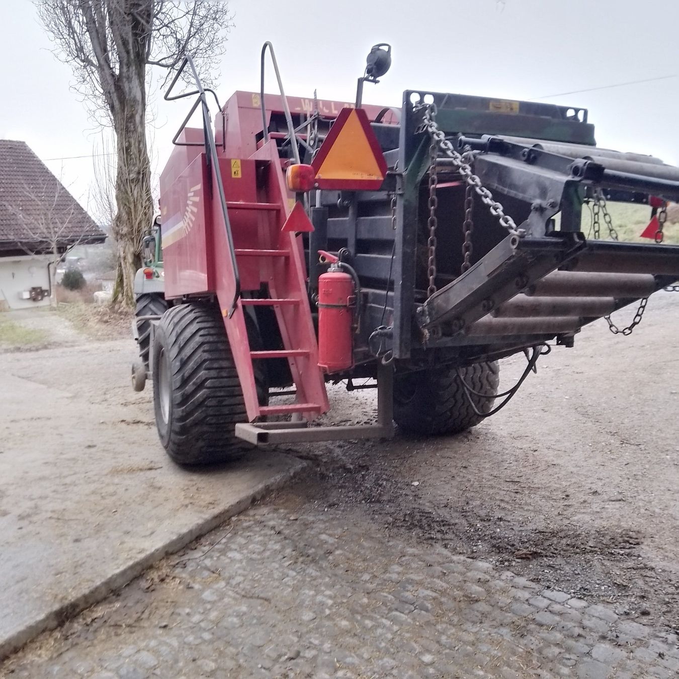 New Holland Tutte le macchine: Quaderballenpresse – Usato da Ueberstorf venduto da rabbit16 4
