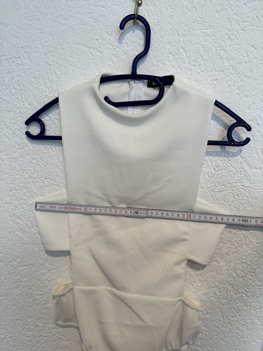 Top: MISSGUIDED Body weiss Cut outs Gr. 38 / M – Usato da Fislisbach venduto da KolibriSecondhand 9