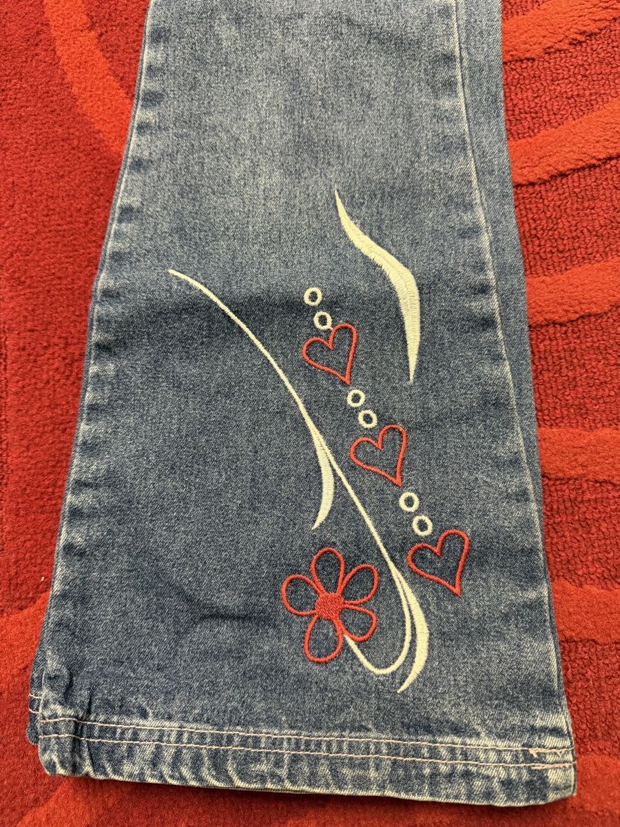 Pantaloni: Kinder Jeans mit Aufdruck – Usato da Eschenbach LU venduto da Tatzi1 3
