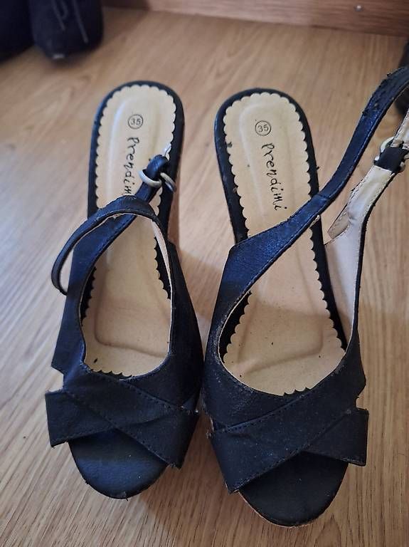Chaussures femmes: Offene stuhe 35 – D'occasion à Arlesheim par gligli01 1