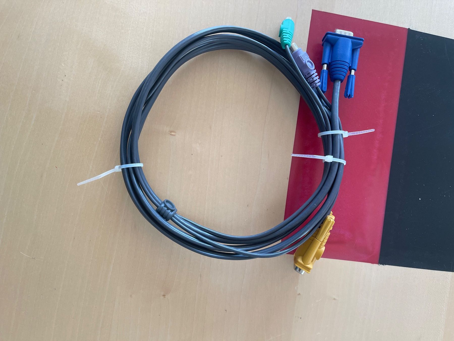 Kabel: KVM SWITCH KABEL – Gebraucht aus Wängi von Bmo