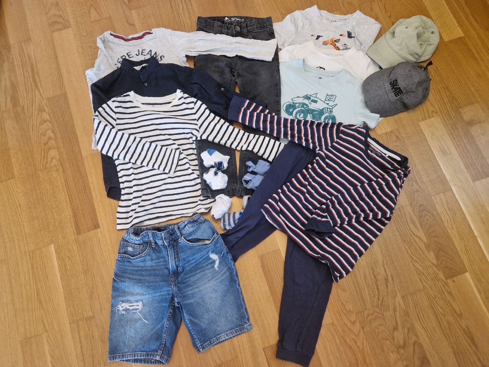 Lotti & Set di vestiti: Kleiderpaket Grösse 110/116 – Usato da Zürich venduto da nicinat