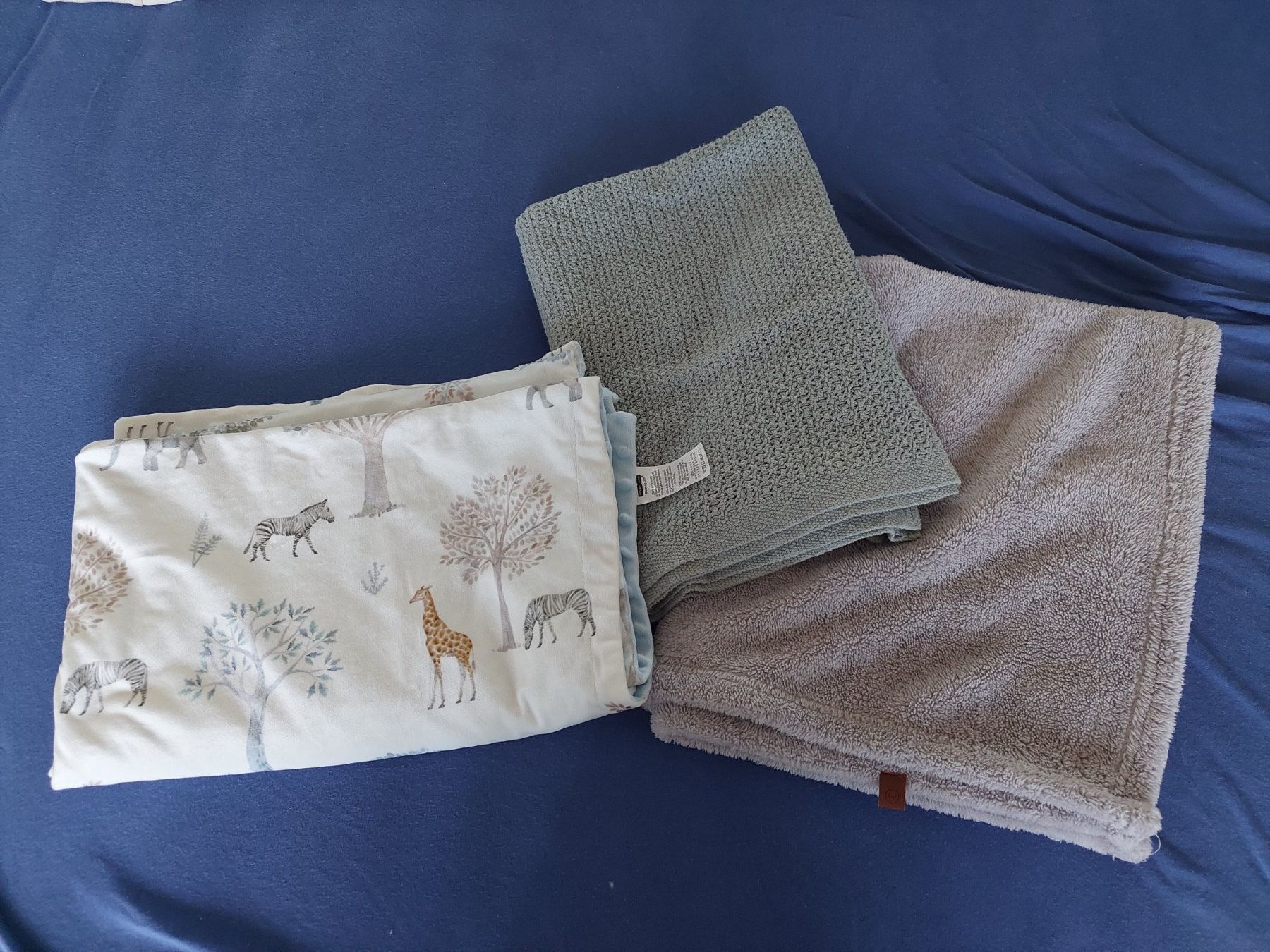 Wickeltisch & Zubehör: 3 WICKELAUFLAGEN/DECKEN – Gebraucht aus Münchenstein von Strupfi