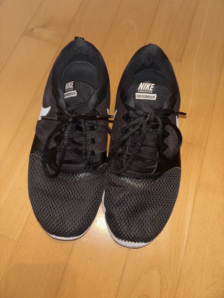 Nike Chaussures femmes: Nike Flex Essential TR, Grösse 39, Top Zustand! – Neuf (Voir description) à Oberrüti par chi_68h7 1