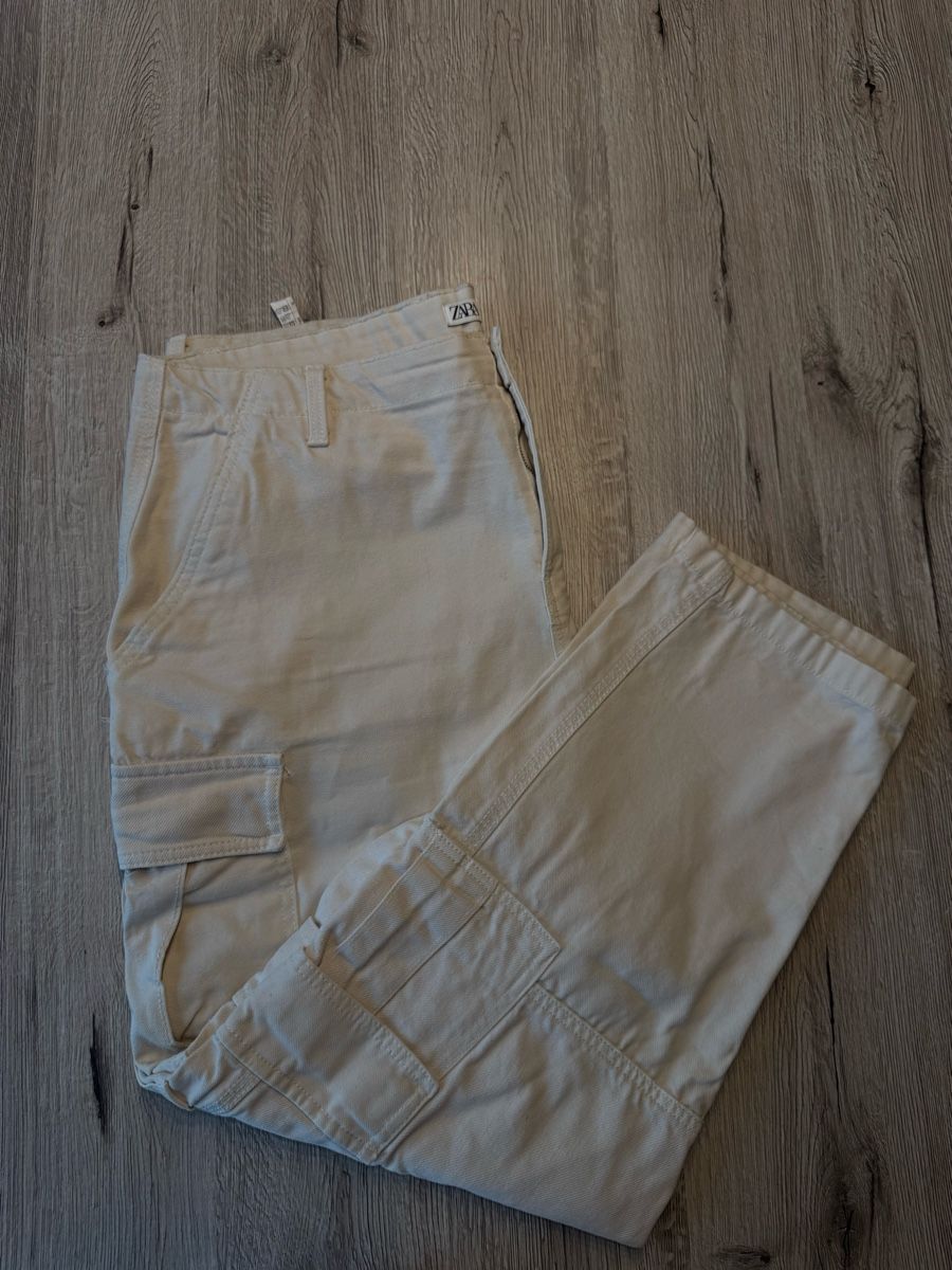 Zara Pantalons: Cargohose Beige – D'occasion à Villmergen par van_xv9t