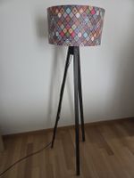Stehlampe dreibeinig 140cm