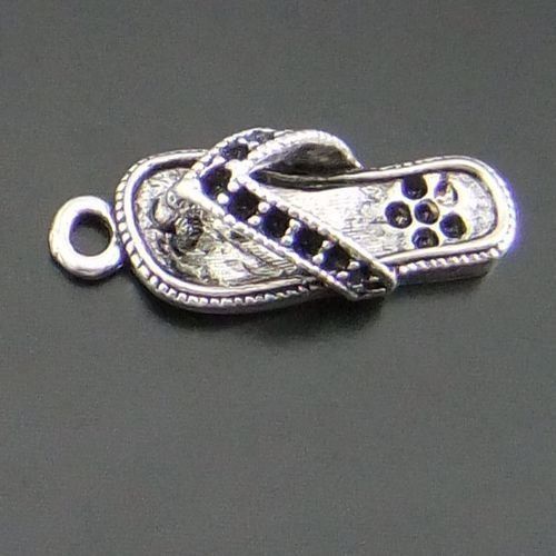 Ciondoli: Anhänger Flipflop Metall altversilbert 18mm – Nuovo (secondo la descrizione) da Alpnachstad venduto da perlengaby
