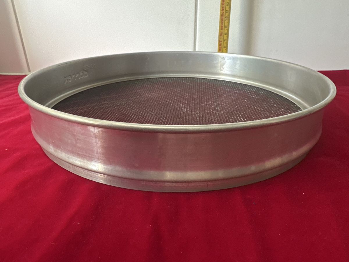 Sigg Küchengeräte: Sieb Dörrex Metall Sieb Durchmesser ca. 30cm SIGG – Gebraucht aus Zürich von Chaeffeler 5